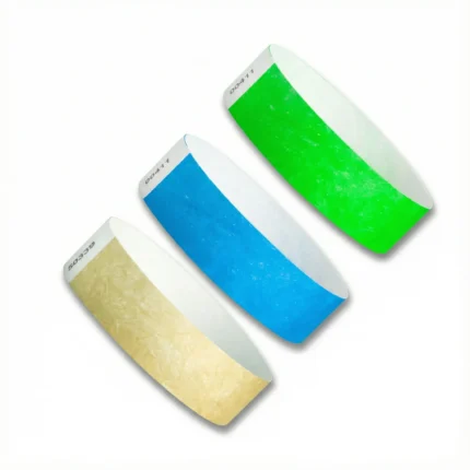 Pluseras para eventos tyvek de diferentes colores flotando. El material ideal para eventos